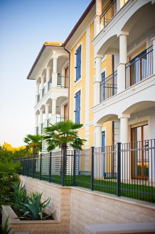 Apartments Poville Residence Повиле Екстериор снимка
