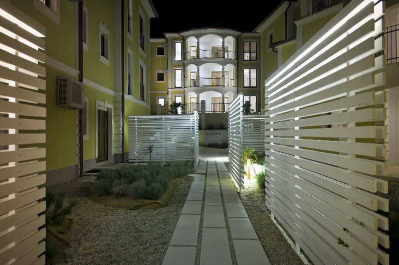 Apartments Poville Residence Повиле Екстериор снимка