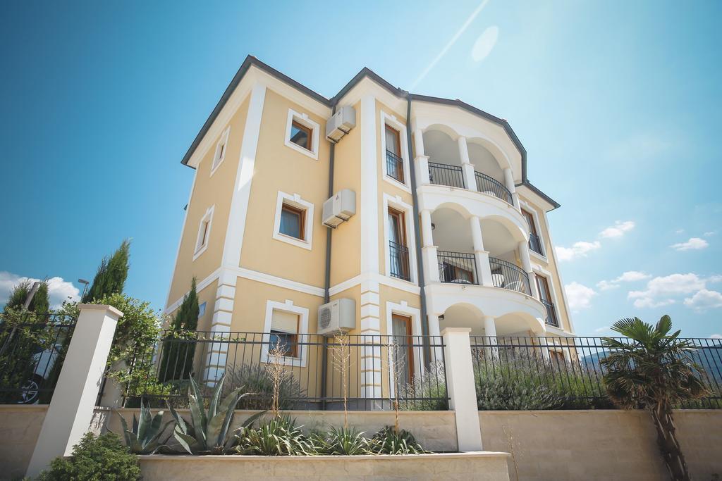 Apartments Poville Residence Повиле Екстериор снимка