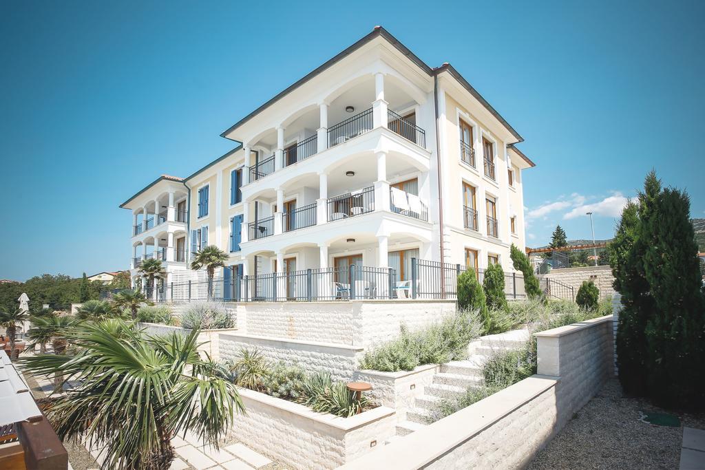 Apartments Poville Residence Повиле Екстериор снимка
