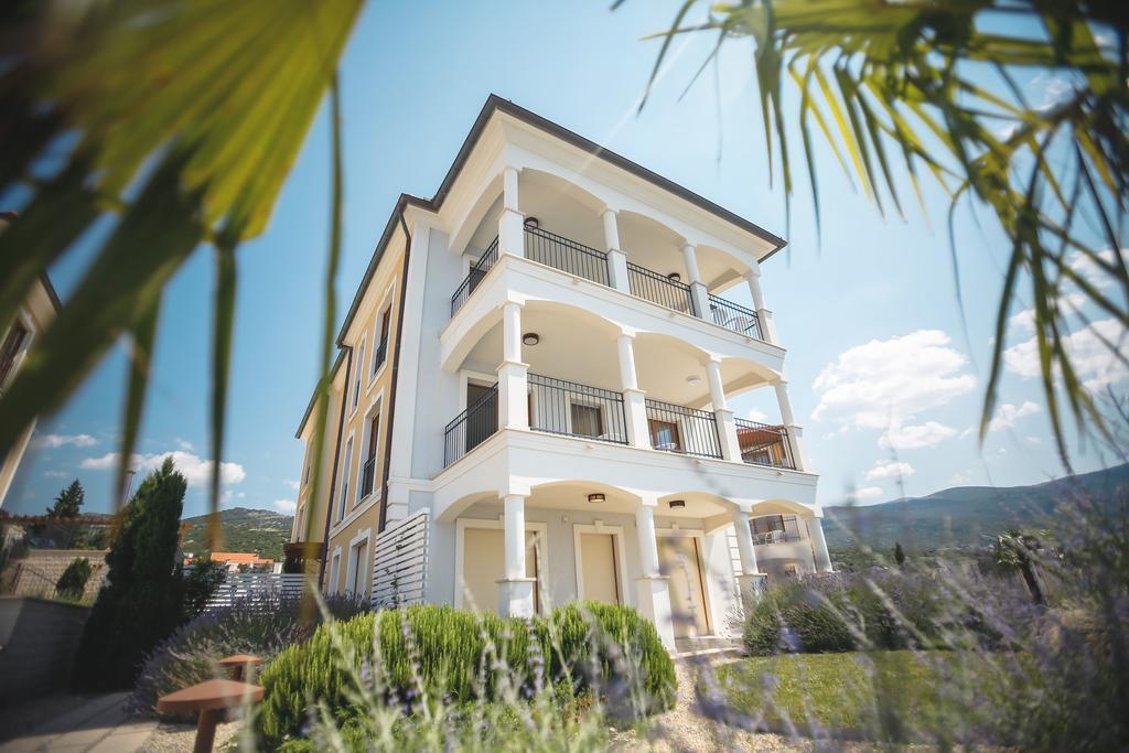 Apartments Poville Residence Повиле Екстериор снимка