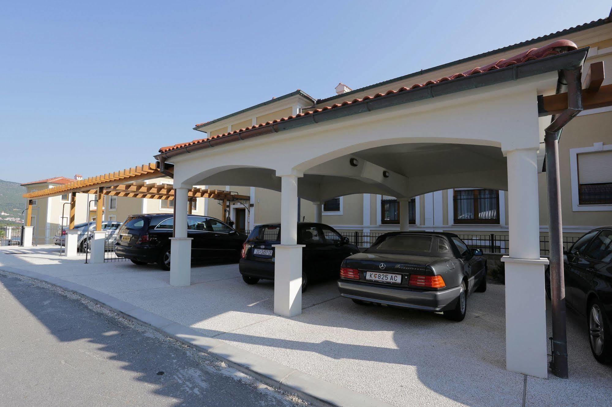 Apartments Poville Residence Повиле Екстериор снимка